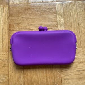 💓3 for $25💓Purple Rubber Clutch